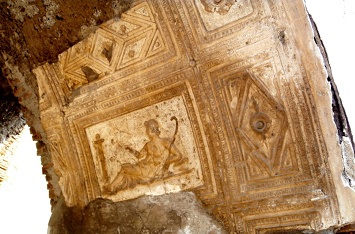 Herculaneum-6-Preserved plasterwork on an arch