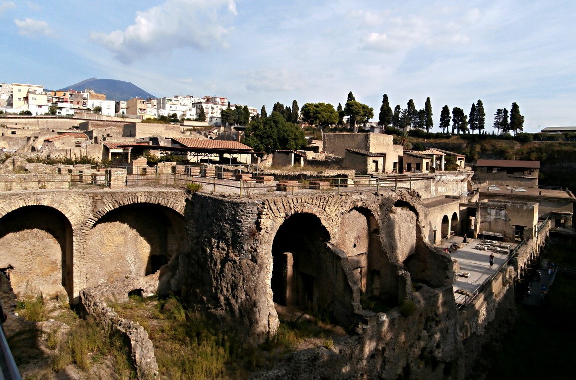 Herculaneum-9-looking down into the old harbour