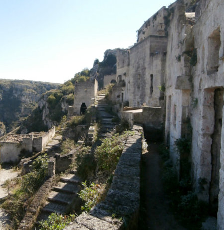 Meandering passageways - Exploring the Sassi