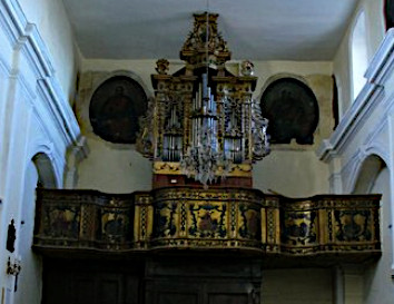 Trivigno - Eye to eye with Eagles - Church organ at Trivigno