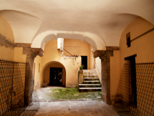 Trivigno - Eye to eye with Eagles - Courtyard entrance