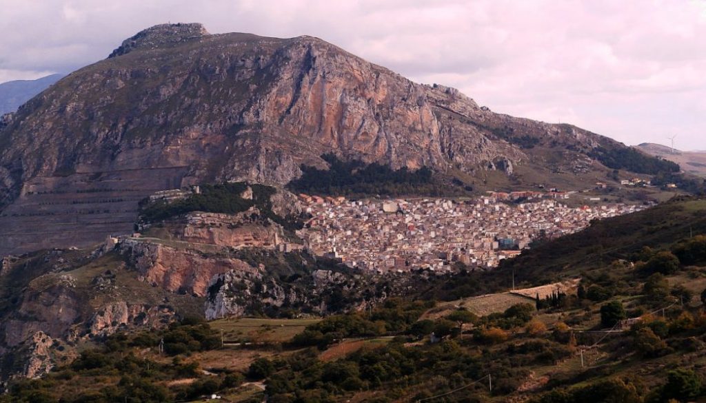 Mountain roads in Sicily - Massif Guardian of Sclafani Bagni